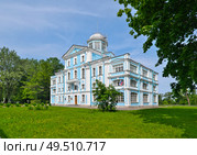 Voronzov Mansion (Novoznamenka Estate, St. Petersburg), blue-and-white Baroque palace by Trezzini and Rinaldi, summer view with green meadow. Стоковое фото, фотограф Елена  Попкова / Фотобанк Лори