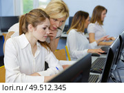 female students in front of the computers. Стоковое фото, агентство Ingram Publishing / Фотобанк Лори