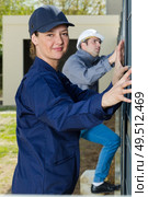sliding glass door installation. Стоковое фото, агентство Ingram Publishing / Фотобанк Лори