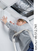 woman fixing ceiling at home. Стоковое фото, агентство Ingram Publishing / Фотобанк Лори
