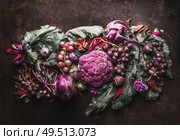Purple fruits and vegetables setting. Anthocyanins health benefits as dietary antioxidants. Top view. Flat lay. Стоковое фото, агентство Ingram Publishing / Фотобанк Лори