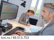 he is filling up a record. Стоковое фото, агентство Ingram Publishing / Фотобанк Лори