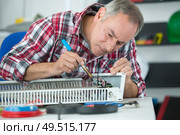 the small parts assembler. Стоковое фото, агентство Ingram Publishing / Фотобанк Лори