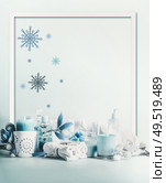 Winter spa and wellness concept. Winter skin and body care. Cosmetic products. Holiday spa day. Frame. Blue composition of candles, towels, and flowers. Winter beauty. Стоковое фото, агентство Ingram Publishing / Фотобанк Лори