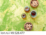 Healing decoction from pine kidneys.Medicinal tincture for colds.Natural cure. Bottles of tincture of pine buds. Стоковое фото, агентство Ingram Publishing / Фотобанк Лори