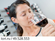 happy woman is smelling red wine. Стоковое фото, агентство Ingram Publishing / Фотобанк Лори