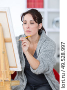 focused painter and her painting. Стоковое фото, агентство Ingram Publishing / Фотобанк Лори