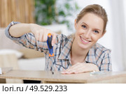 close up of a woman during furniture fitting. Стоковое фото, агентство Ingram Publishing / Фотобанк Лори
