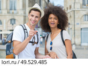 portrait of young couple on city break. Стоковое фото, агентство Ingram Publishing / Фотобанк Лори
