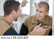 apprentice and mentor working together. Стоковое фото, агентство Ingram Publishing / Фотобанк Лори