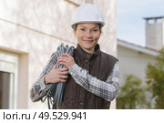 playful female electrician holding cable. Стоковое фото, агентство Ingram Publishing / Фотобанк Лори