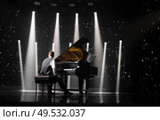 the piano on stage in the spotlight. Before the concert. Стоковое фото, агентство Ingram Publishing / Фотобанк Лори