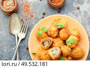 Champignon mushrooms in breadcrumbs.Breaded mushrooms or deep-fried mushrooms. Homemade breaded mushrooms. Стоковое фото, агентство Ingram Publishing / Фотобанк Лори