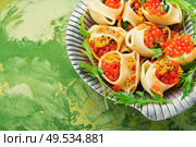 Festive, banquet pasta dish stuffed with red caviar.Macaroni stuffed with salmon caviar.. Red caviar filled pasta. Стоковое фото, агентство Ingram Publishing / Фотобанк Лори