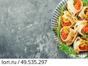 Festive, banquet pasta dish stuffed with red caviar.Macaroni stuffed with salmon caviar.. Red caviar stuffed pasta. Стоковое фото, агентство Ingram Publishing / Фотобанк Лори