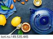Natural ingredients for tea.Porcelain blue teakettle.Useful tea with lemon.. Tea with lemon. Стоковое фото, агентство Ingram Publishing / Фотобанк Лори