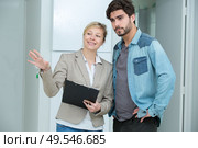 portrait of woman showing flat to student. Стоковое фото, агентство Ingram Publishing / Фотобанк Лори