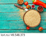 Raw green buckwheat on wooden background,vegan food. Green buckwheat on wooden table. Стоковое фото, агентство Ingram Publishing / Фотобанк Лори