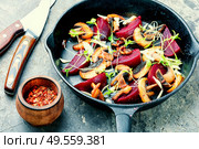 Homemade grilled salad with beets, mushrooms and microgreens in a pan. Grilled salad with beets and mushrooms. Стоковое фото, агентство Ingram Publishing / Фотобанк Лори