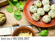 Malfatti with nettles on old wooden table.Italian food. Curd dumplings with herbs. Стоковое фото, агентство Ingram Publishing / Фотобанк Лори