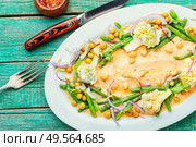 Chickpeas hummus with cabbage,asparagus and peas.Hummus with vegetables on plate. Hummus and variety of vegetable. Стоковое фото, агентство Ingram Publishing / Фотобанк Лори