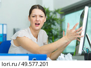 young angry businesswoman with her laptop. Стоковое фото, агентство Ingram Publishing / Фотобанк Лори