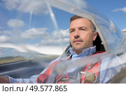 portrait of man duration of gliding. Стоковое фото, агентство Ingram Publishing / Фотобанк Лори