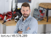 a confident handsome car mechanic. Стоковое фото, агентство Ingram Publishing / Фотобанк Лори