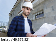 confident young supervisor inspecting process of building overhaul. Стоковое фото, агентство Ingram Publishing / Фотобанк Лори