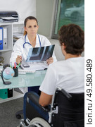 male patient with talking to doctor about xray. Стоковое фото, агентство Ingram Publishing / Фотобанк Лори