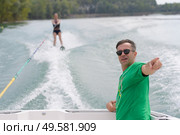 close up of teacher during wakeboarding class. Стоковое фото, агентство Ingram Publishing / Фотобанк Лори