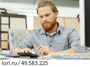 analyze business data data with business men using office calculators. Стоковое фото, агентство Ingram Publishing / Фотобанк Лори