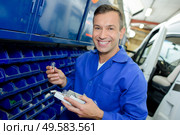 a mechanic in a garage. Стоковое фото, агентство Ingram Publishing / Фотобанк Лори