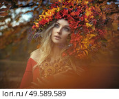 Portrait of a beautiful forest nymph wearing an outstanding chaplet. Стоковое фото, агентство Ingram Publishing / Фотобанк Лори