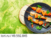 Kebabs from dried and salmon on wooden skewers.Delicious smoked fish. Dried fish salmon. Стоковое фото, агентство Ingram Publishing / Фотобанк Лори