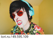 Cool young androgynous dj woman                               . Стоковое фото, агентство Ingram Publishing / Фотобанк Лори