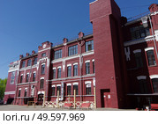 Корпус казённого винного склада / завод „Красный инструментальщик” / ​лофт-пространство "Кринъ". Город Киров, улица Карла Маркса, 18а (вид со двора) Редакционное фото, фотограф Алексей Иванов / Фотобанк Лори