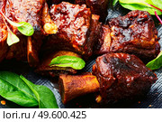 Tasty BBQ beef ribs seasoned with spicy sauce.Veal ribs. Roasted beef brisket on the ribs. Стоковое фото, агентство Ingram Publishing / Фотобанк Лори