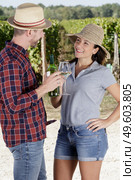 happy wine makers testing their wine. Стоковое фото, агентство Ingram Publishing / Фотобанк Лори