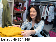 one woman in a wheelchair working in a store. Стоковое фото, агентство Ingram Publishing / Фотобанк Лори