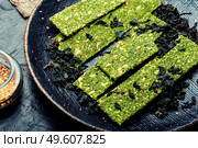 Seafood multi snack from kelp and spirulina. Algae chips. Vegan food.Complex of vitamins and minerals. Kelp and spirulina chips, vegetarian. Стоковое фото, агентство Ingram Publishing / Фотобанк Лори