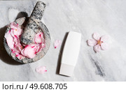 Retinol and almond oil serum beauty care, anti aging natural cosmetic, laboratory testing concept, mock up with one tube. Retinol and almond oil serum oil beauty care. Стоковое фото, агентство Ingram Publishing / Фотобанк Лори
