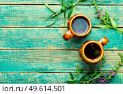Cup of herbal tea on the table. Ivan tea or fireweed.Herbal medicine.Space for text. Fresh fireweed tea,copy space. Стоковое фото, агентство Ingram Publishing / Фотобанк Лори
