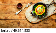 Squash stuffed with couscous and mushrooms. Baked patisson with shakshuka.Space for text. Baked stuffed patisson on rural wooden table. Стоковое фото, агентство Ingram Publishing / Фотобанк Лори