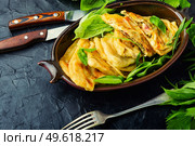 Pie stuffed with spring greens and cheese. Homemade qutabs or kutab. Azeyrbajan food. Tasty Azerbaijani qutab with young greens. Стоковое фото, агентство Ingram Publishing / Фотобанк Лори