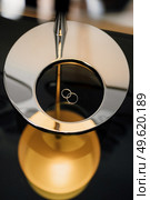 wedding rings with a wedding decor. Стоковое фото, агентство Ingram Publishing / Фотобанк Лори