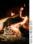 burning smoldering fire in a stone fireplace at home. Стоковое фото, агентство Ingram Publishing / Фотобанк Лори