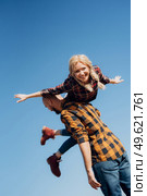 Guy and girl in caged shirts and trekking shoes on granite rocks. Стоковое фото, агентство Ingram Publishing / Фотобанк Лори