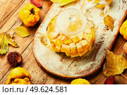 Fruit tea from autumn quince.Autumn beverage, hot apple tea drink. Quince tea and autumn leaves. Autumn tea with quince. Стоковое фото, агентство Ingram Publishing / Фотобанк Лори