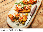 Schnitzel, breaded and fried thin layer of meat. Austrian dish, schnitzel.. Pork schnitzel with olives. Стоковое фото, агентство Ingram Publishing / Фотобанк Лори